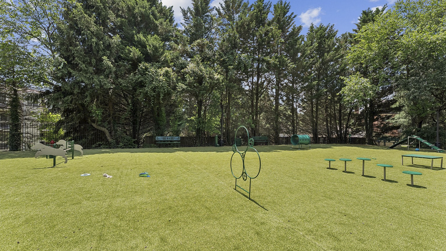 Foxchase Apartments Image 4