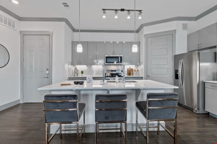 Reveal Skyline Image 23