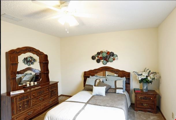 Lake Forest Apartments Image 15