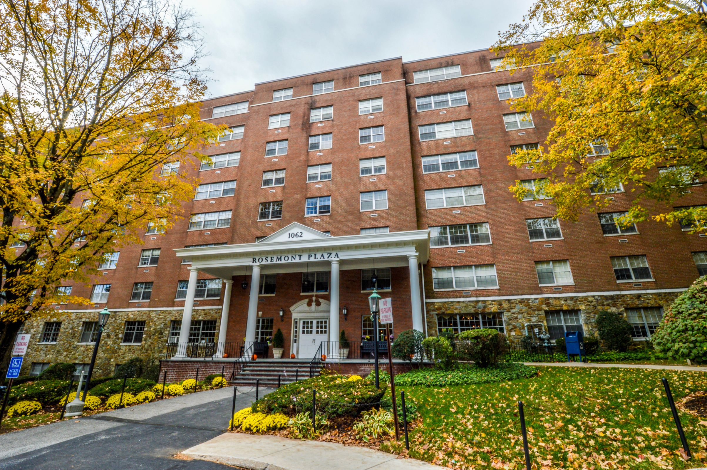 Rosemont Plaza Image 1