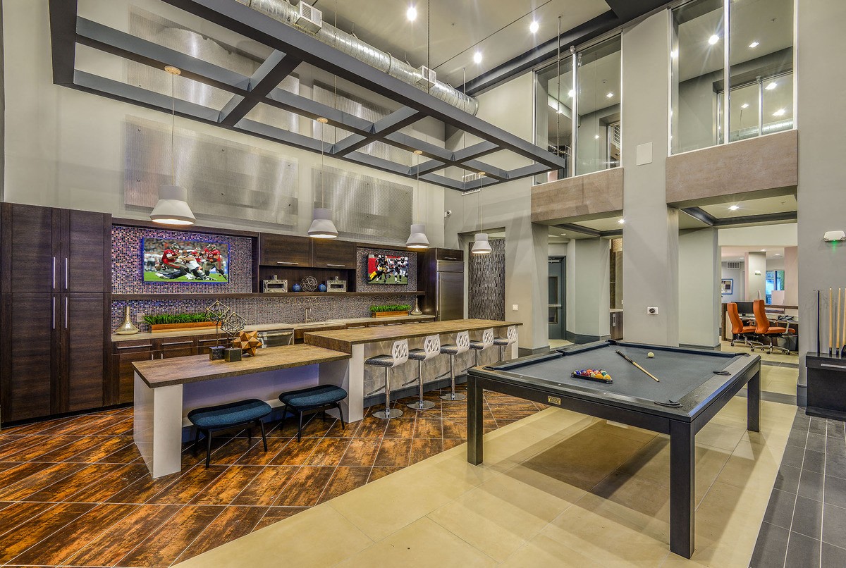 Grady Square Image 32