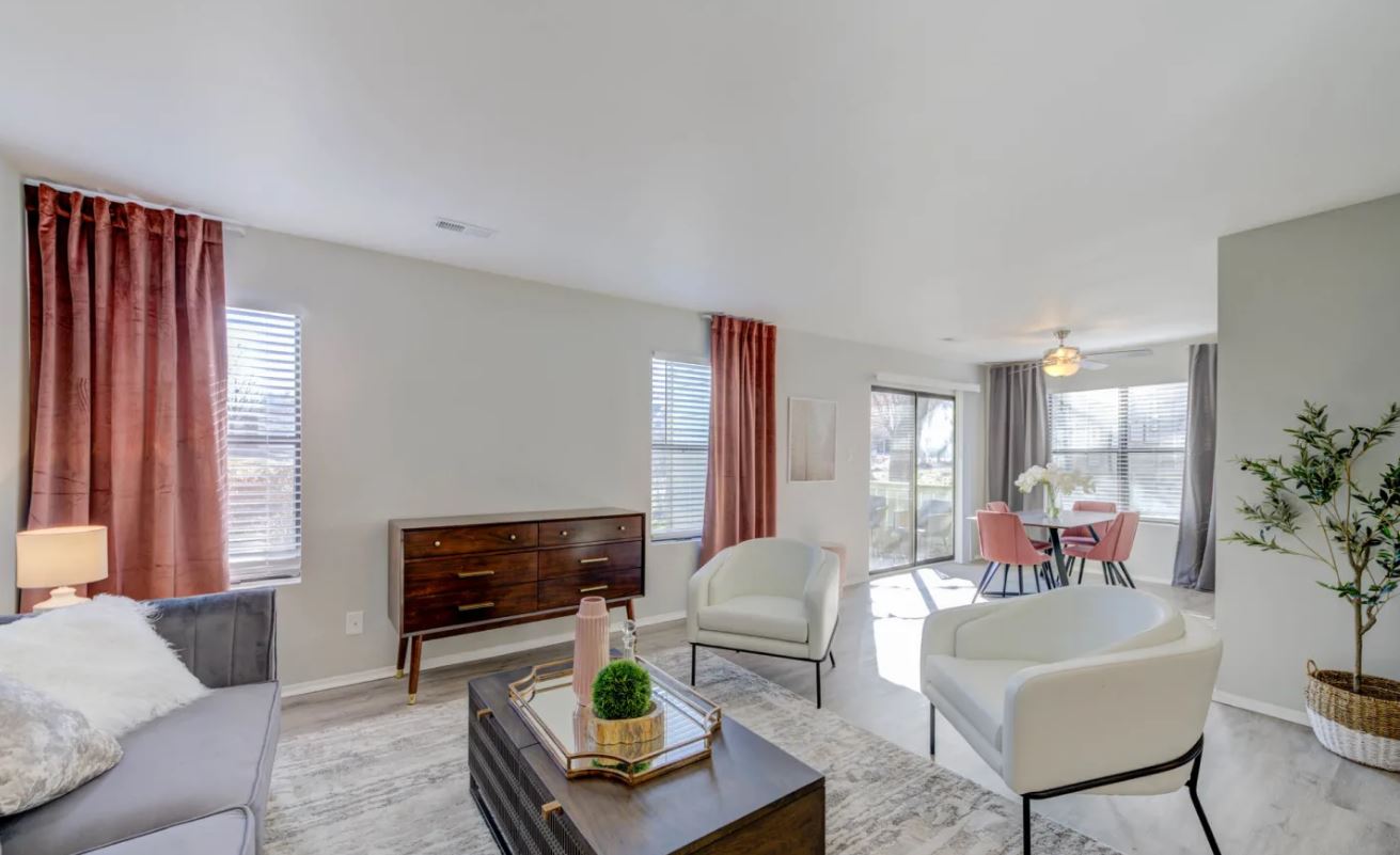 Lago Vista Apartments Image 9