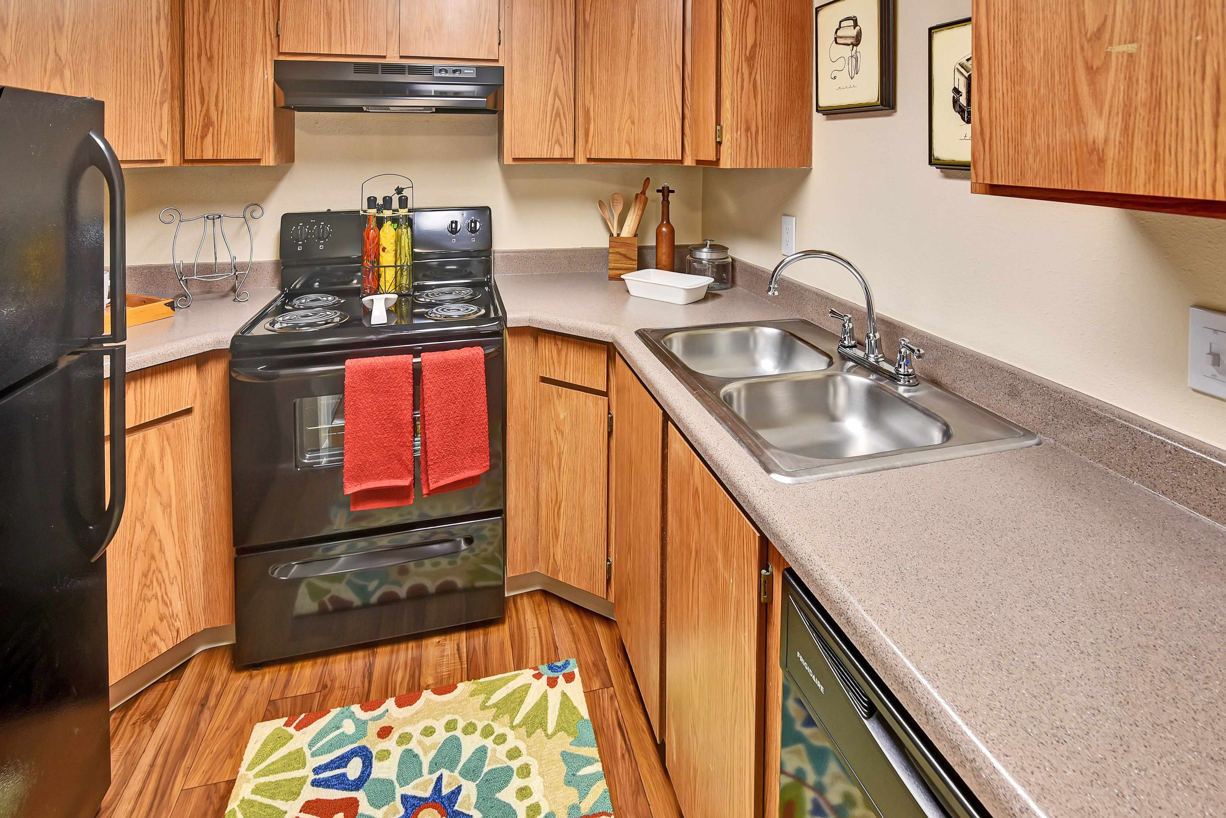 Cherry Creek Apartments Image 10