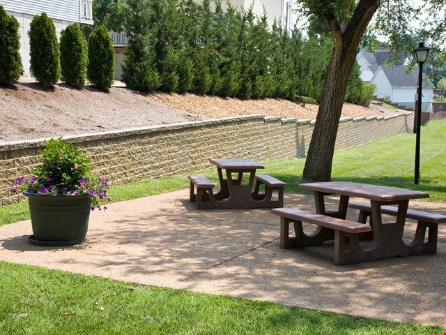 Hampton Gardens Image 6