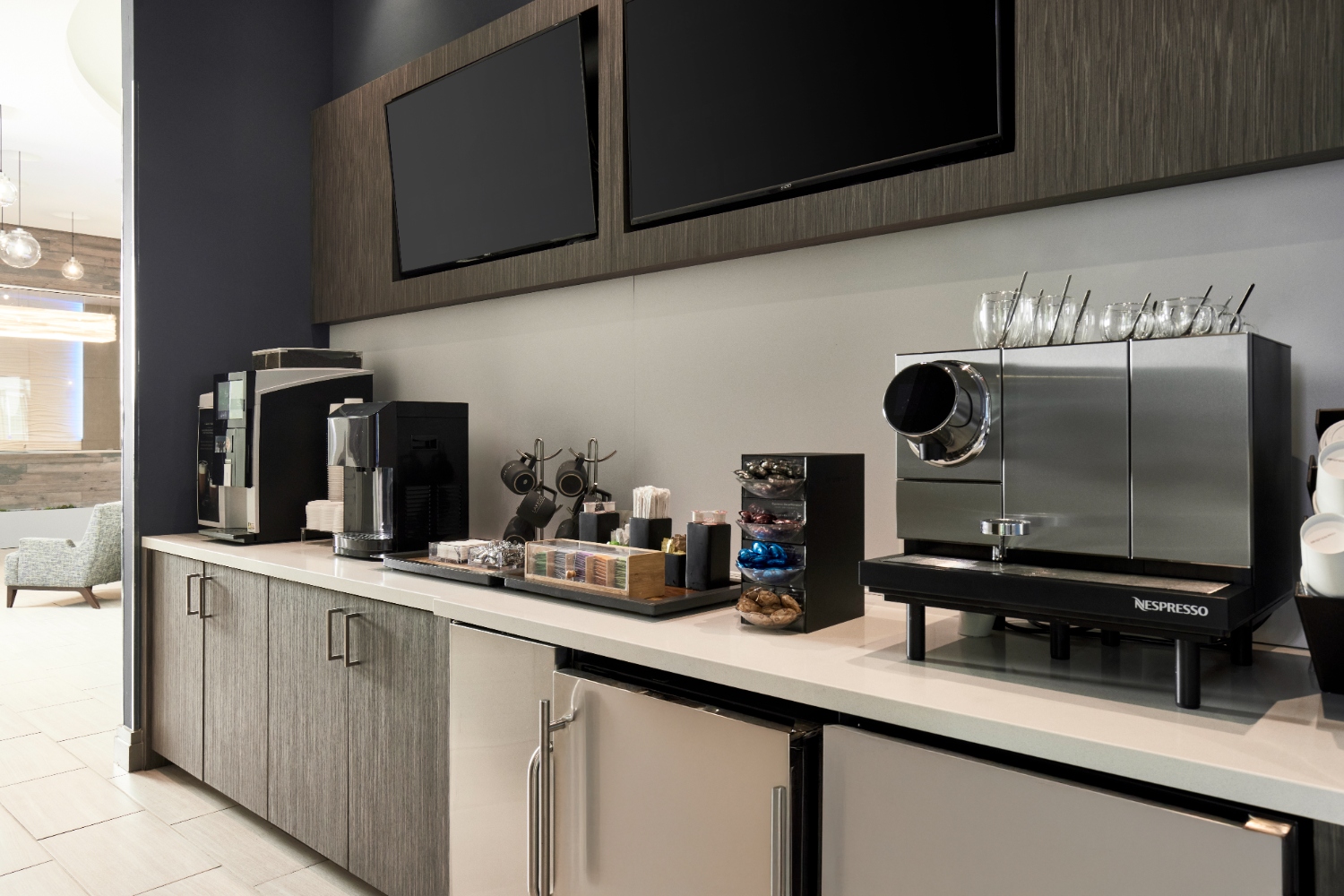 Lakeside Apartments Image 100