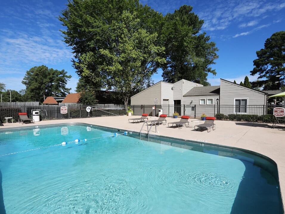 The Oaks Apartment Homes Image 1