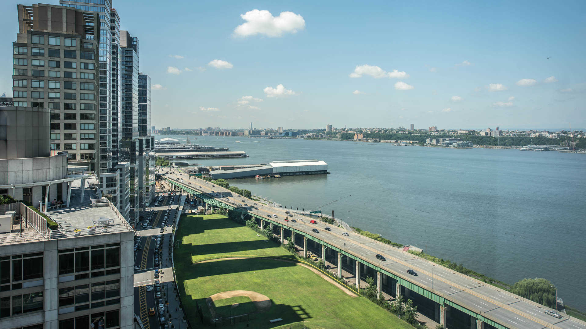 140 Riverside Boulevard Image 38