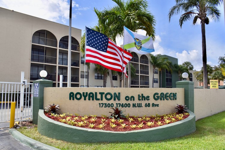 Royalton on the Green Image 1