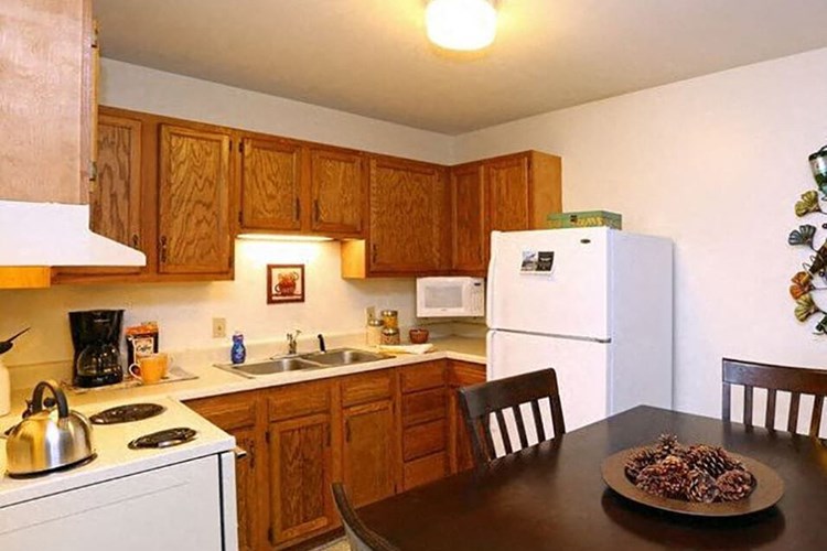 Town and Country Apartments Image 12