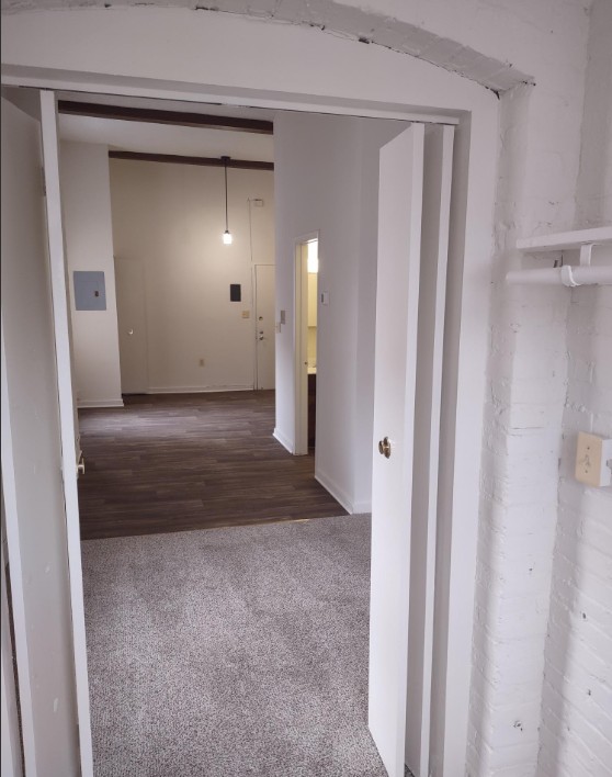 Marlboro Classic Apt & Redwood Square Image 175