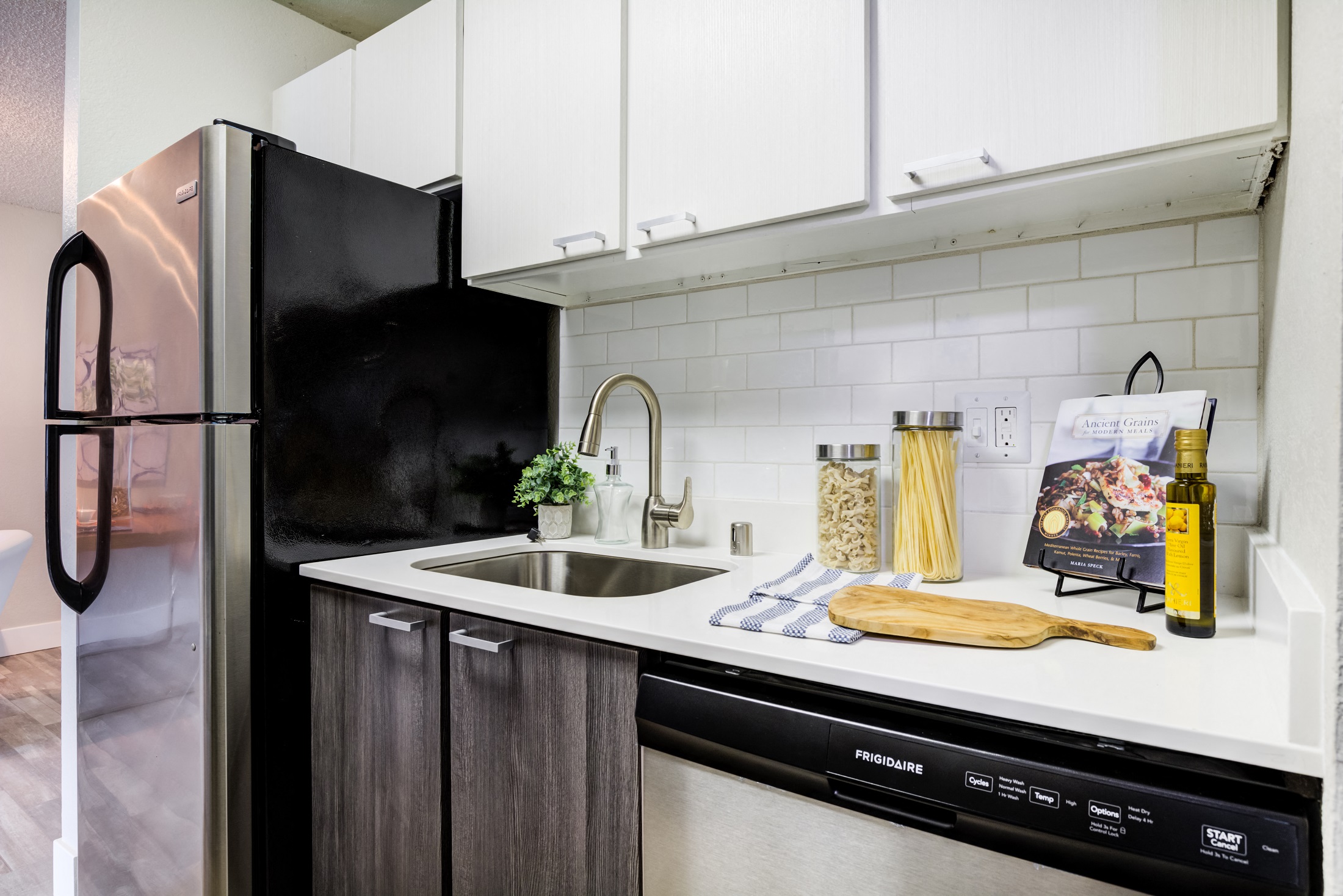 Knol Apartments Image 2