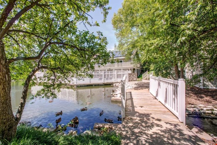 Bonhomme Village Image 3