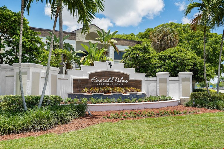 Emerald Palms Apartment Image 36