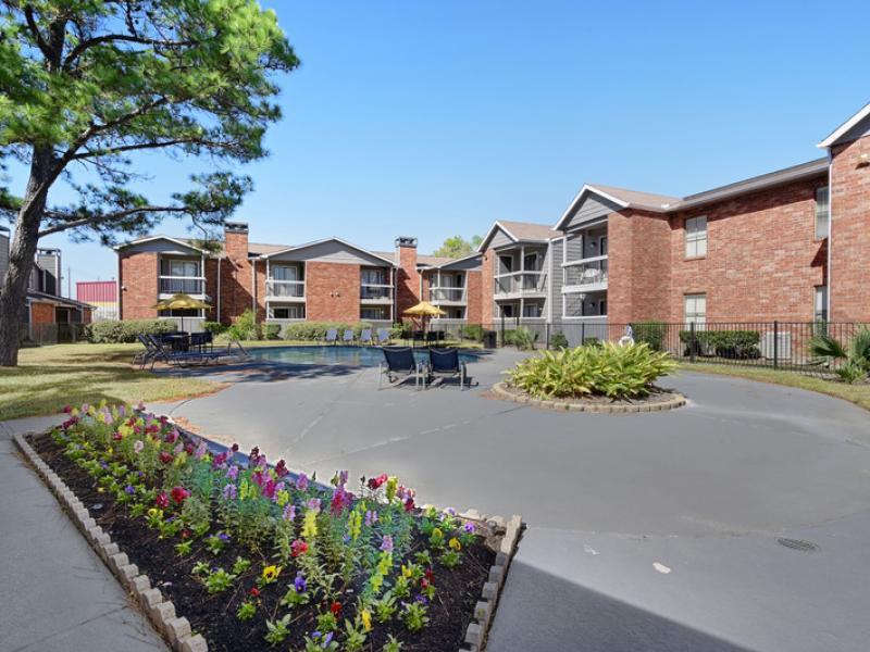 Dover Pointe Image 2