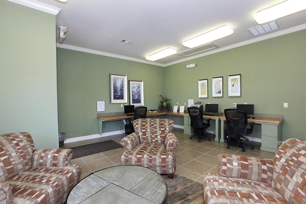 Camden Lake Apartments Image 10