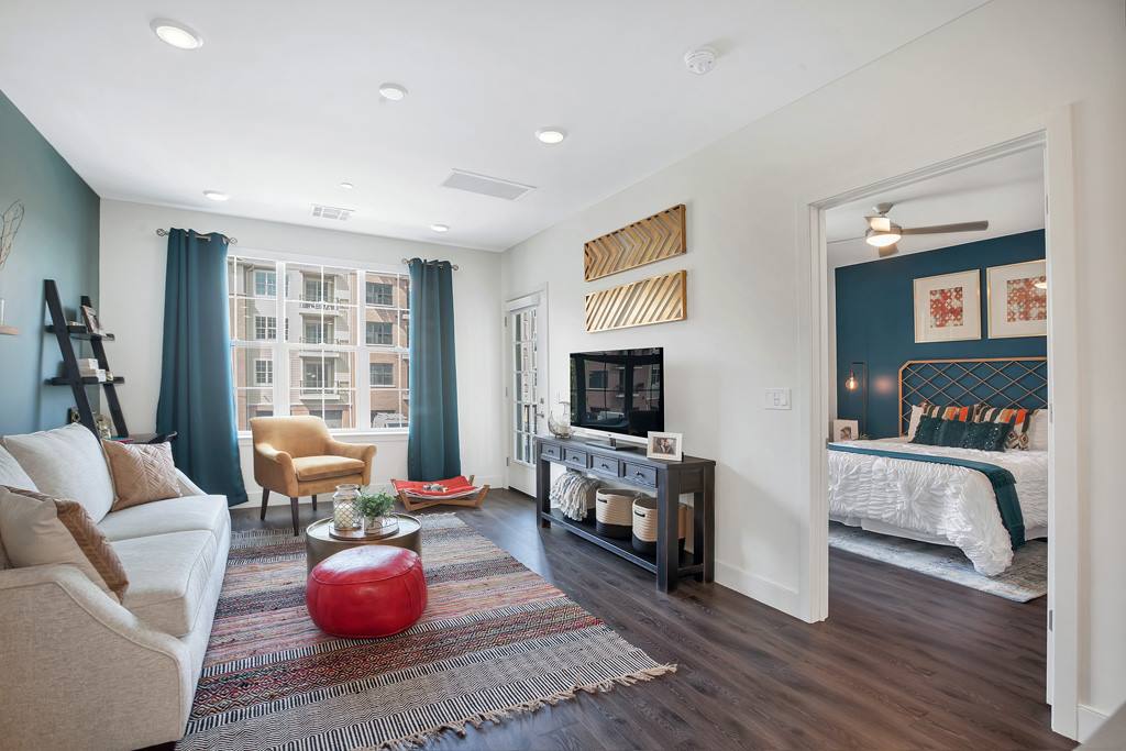 Vermella West Image 9