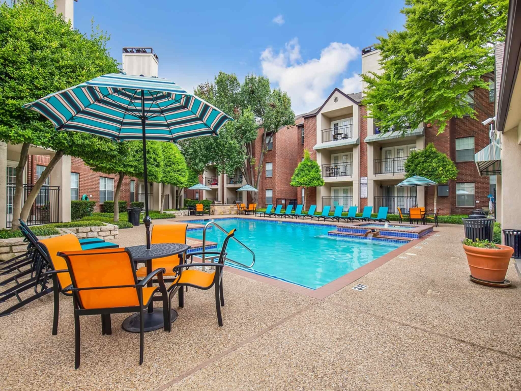 Tonti Lakeside Image 1