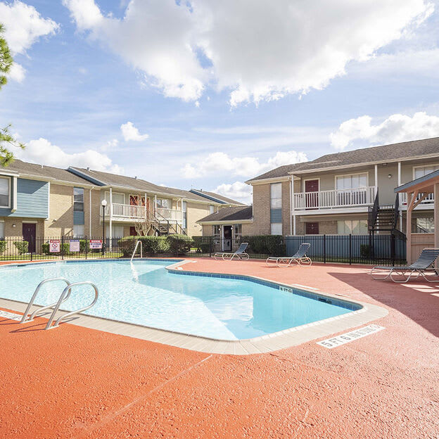 Huntington Oaks Apartment Homes Image 3