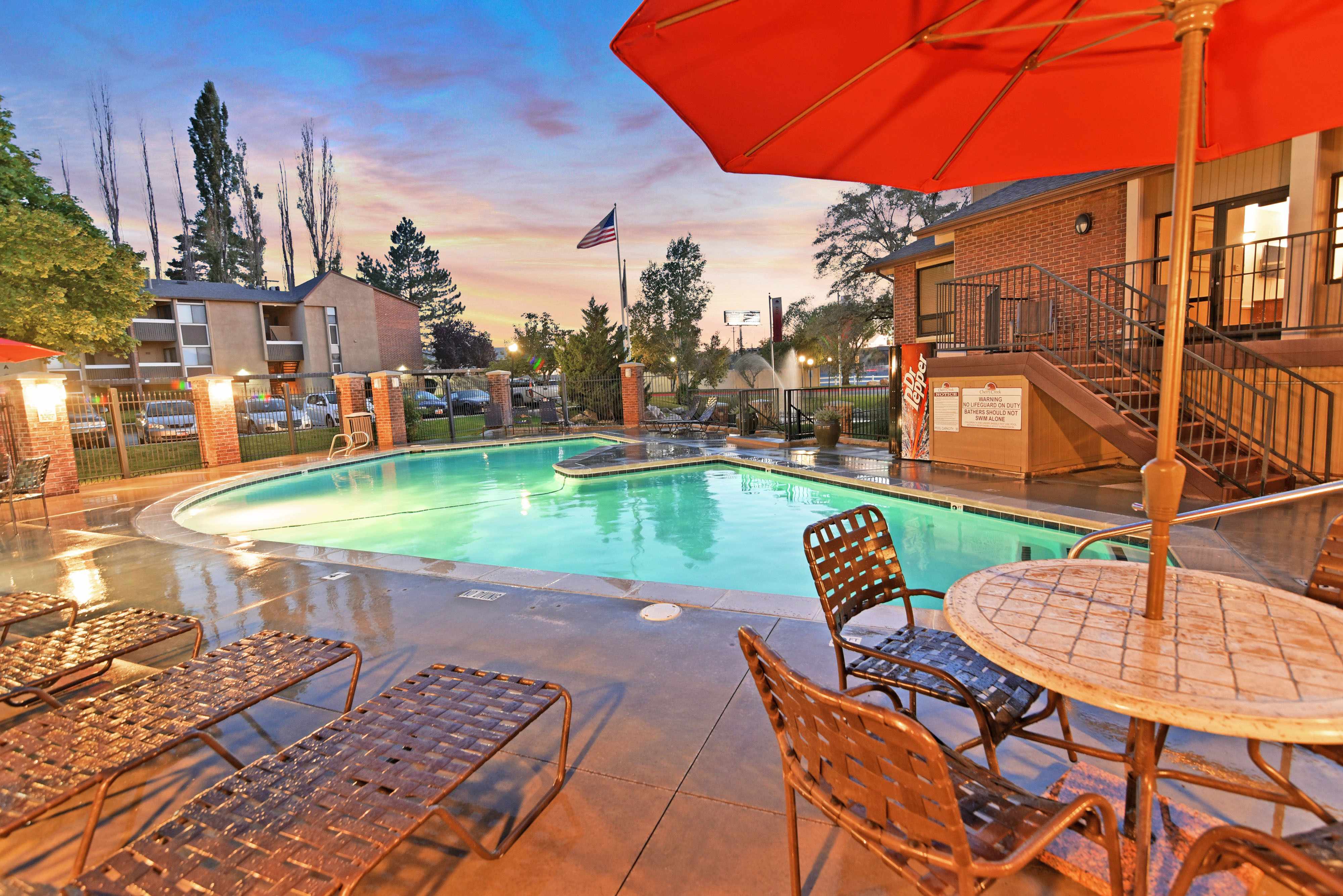 Cherry Creek Apartments Image 13