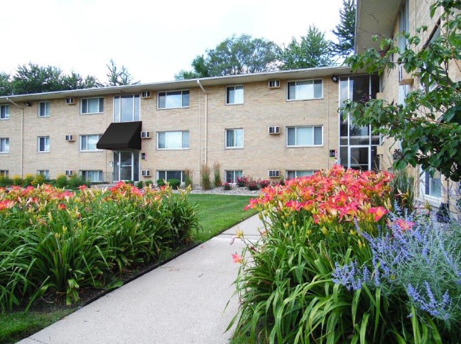 Crestview Apartments Image 2