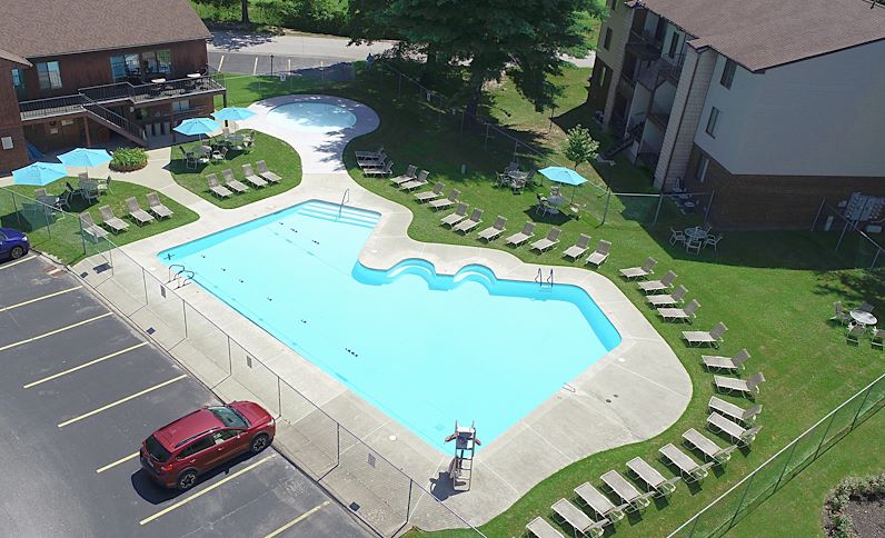 Country Club Apartments Image 2