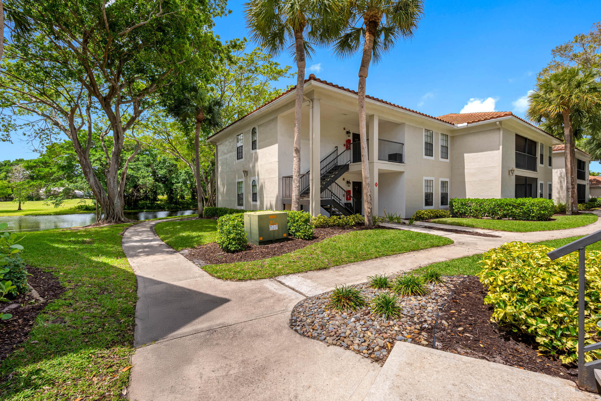 Mizner Court Image 38