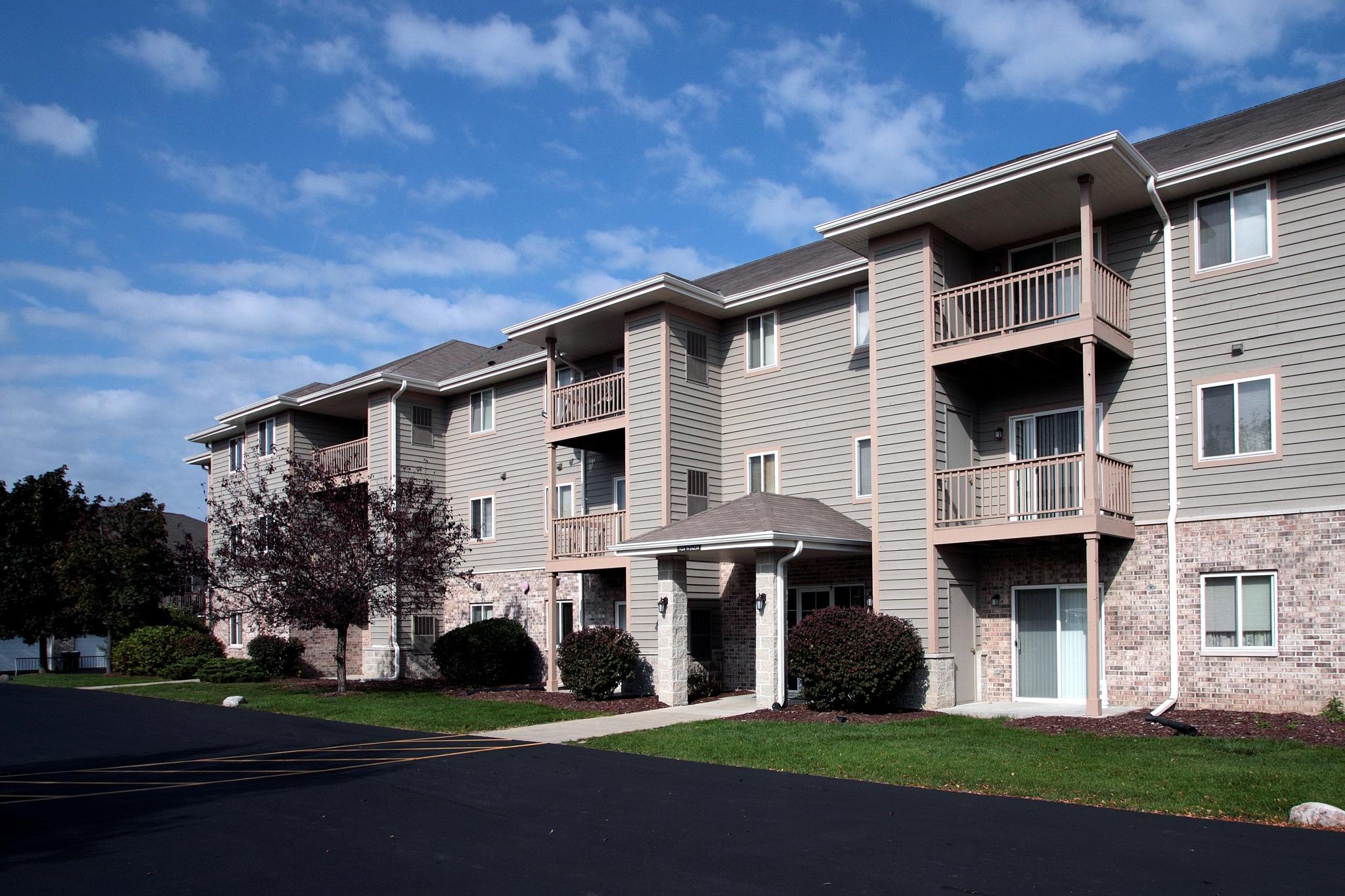 Saddle Brook Apartments Image 2