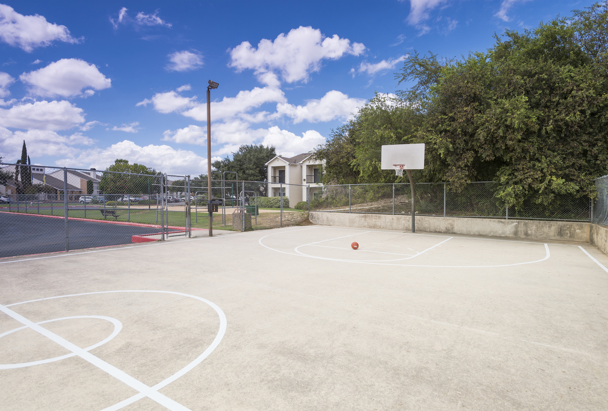 Stoneybrook Apartments & Townhomes Image 3