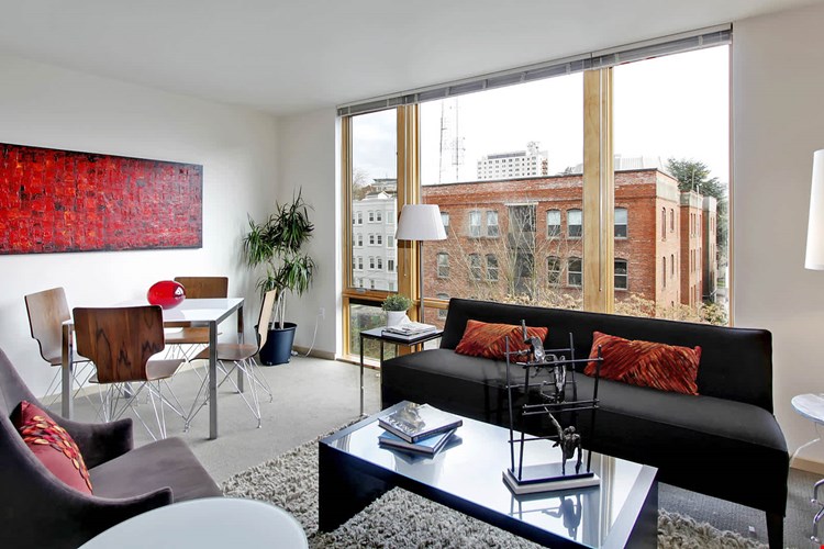 Chloe on Union Image 23