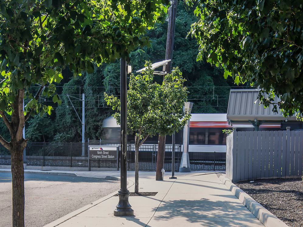 Convenient to 9th Street Congress Street Light Rail