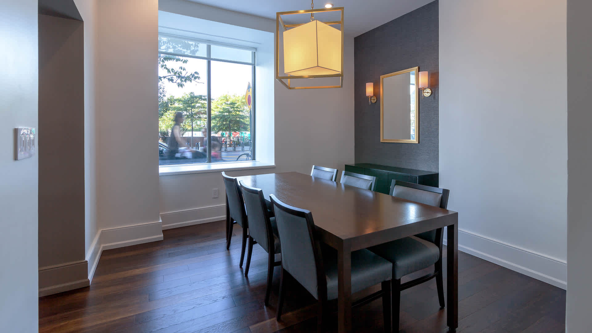 160 Riverside Boulevard Image 28