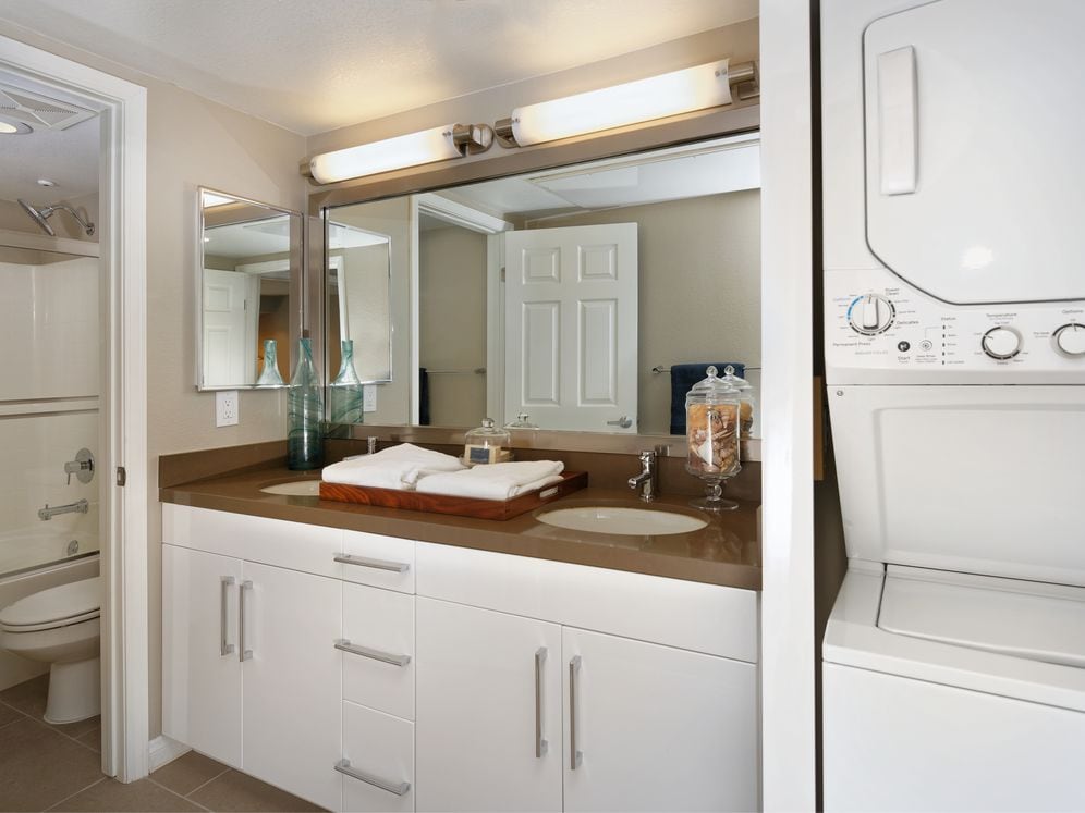 Double Vanity Bath