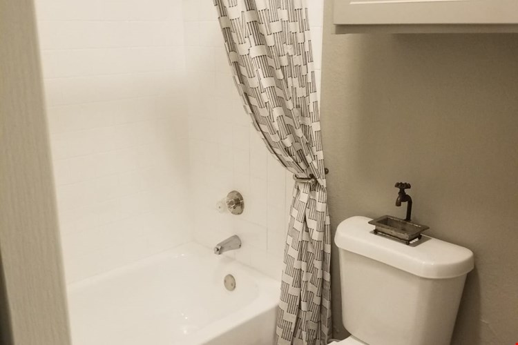 Oakwood Creek Condominiums Image 11