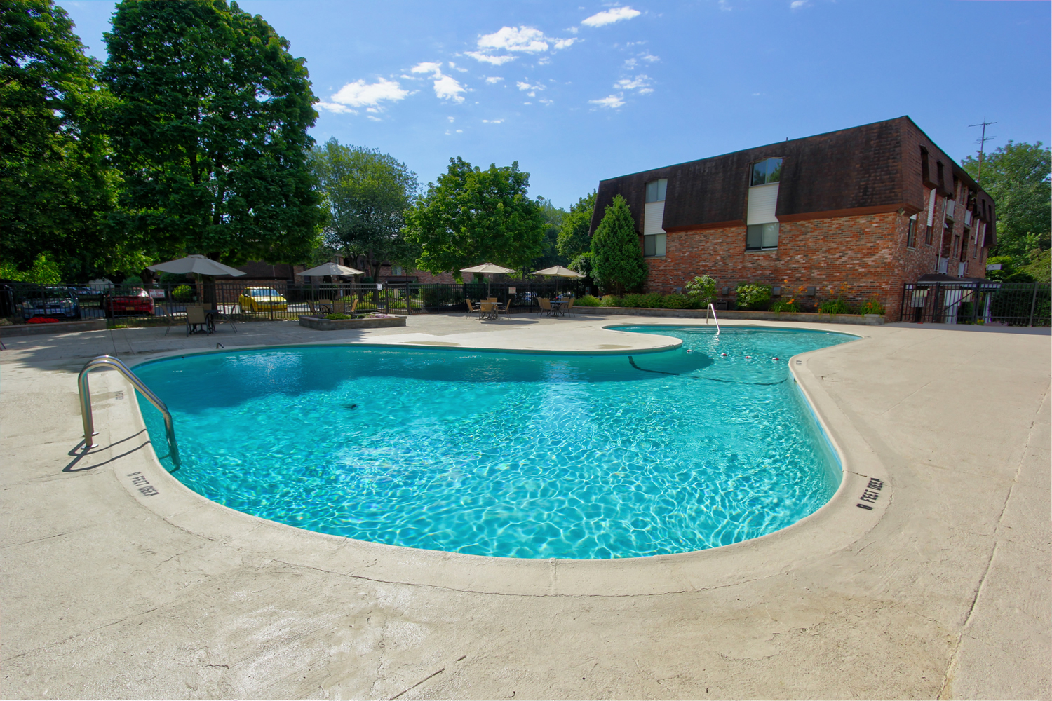 Hollandale Apartments Image 2