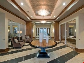 Icon at Dulles Station Image 5