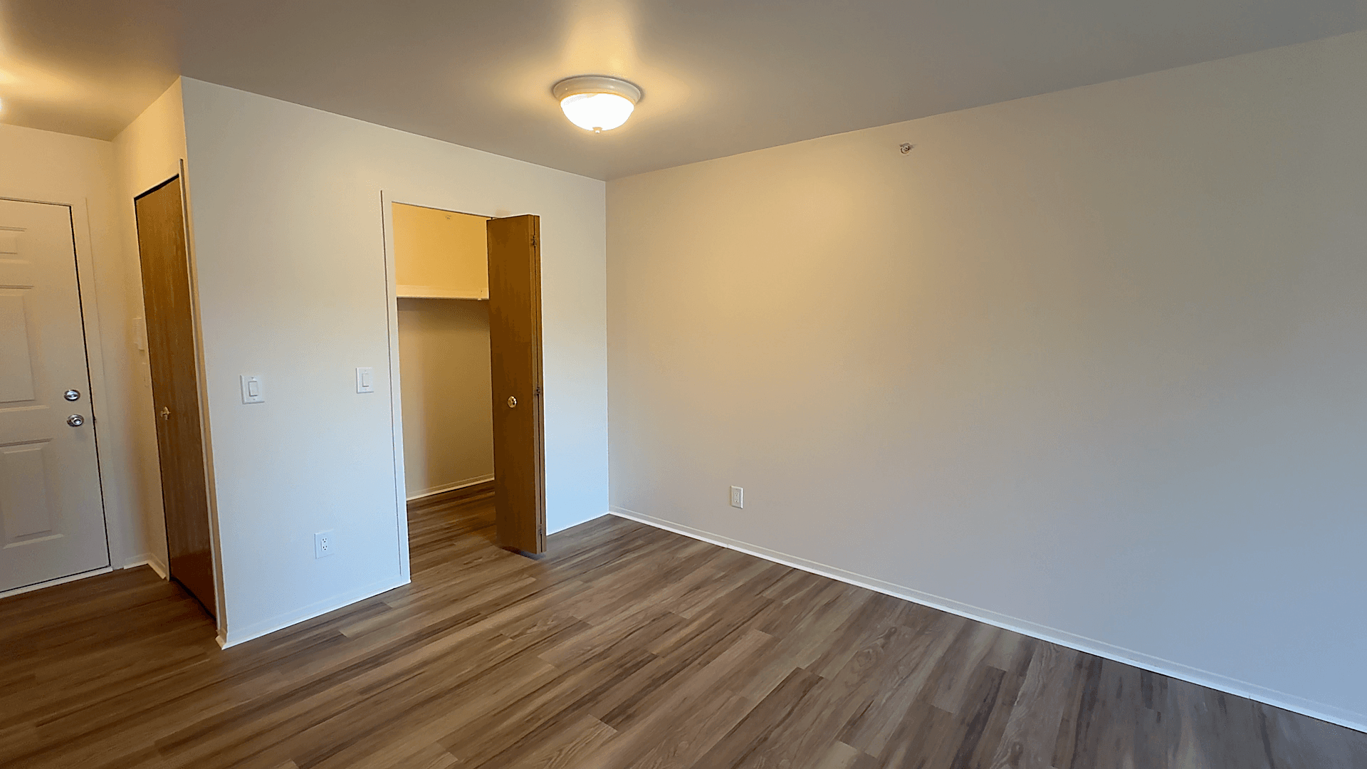 Lakeside Village Apartments Image 132