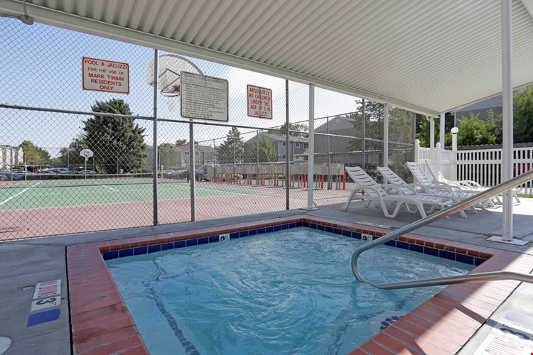 Mark Twain Apartments Image 3