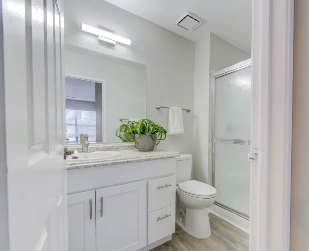 Lago Vista Apartments Image 11