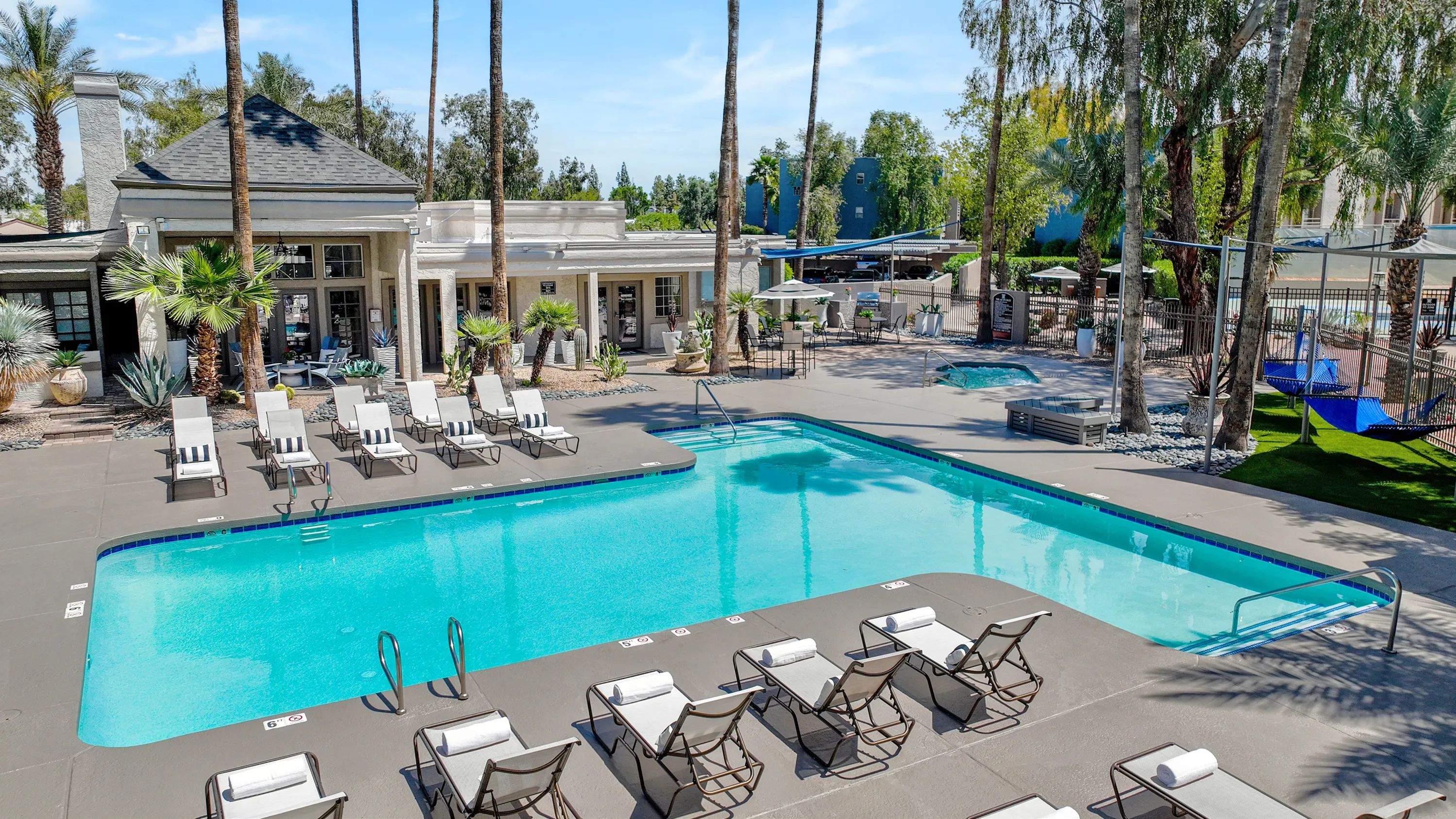 Plunge into our sparkling pool at Beacon at 601 Apartments in Mesa, Arizona, and leave your worries behind. Our resort-style pool is the perfect place to cool off on a hot day. 