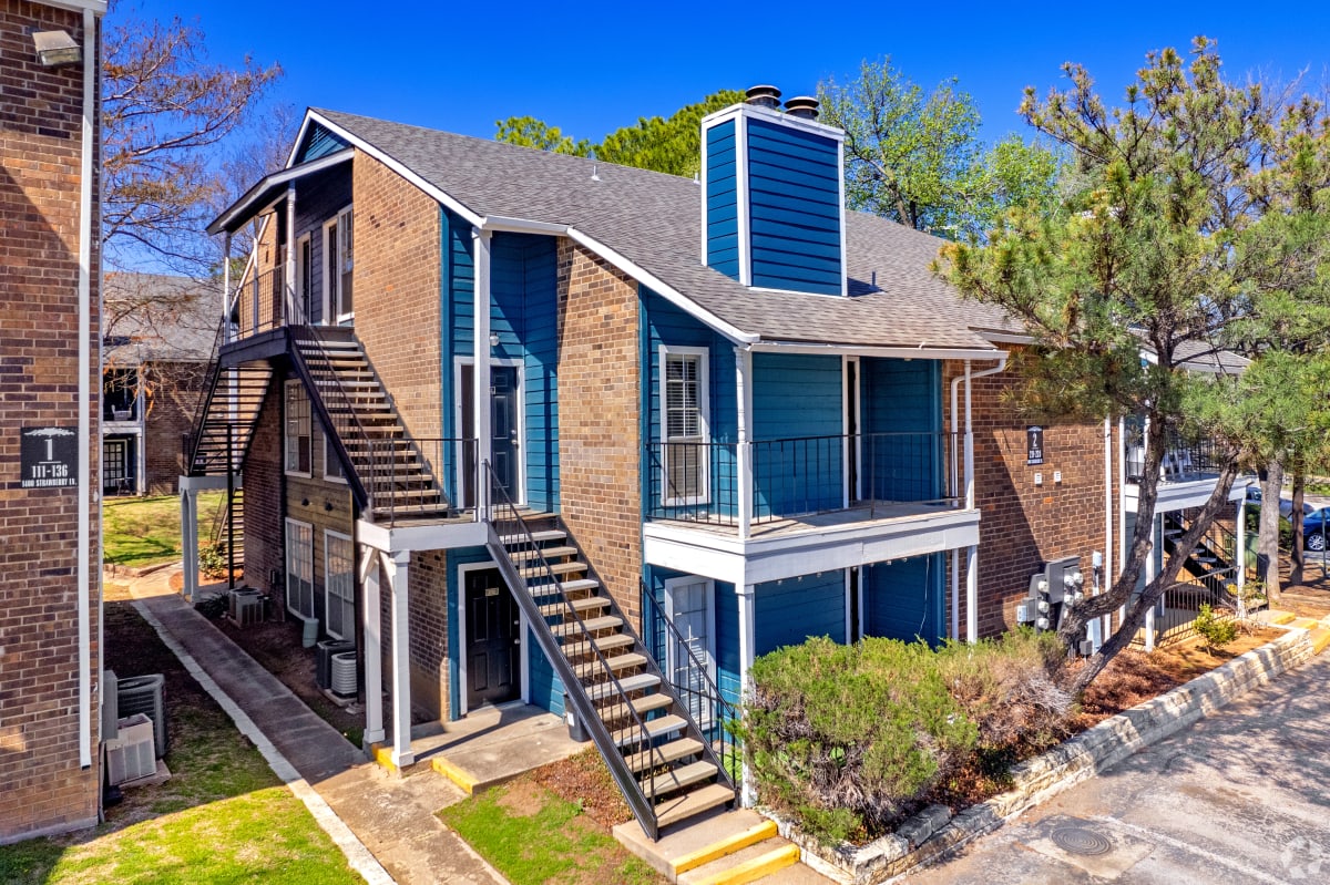 Arlington Oaks Image 2