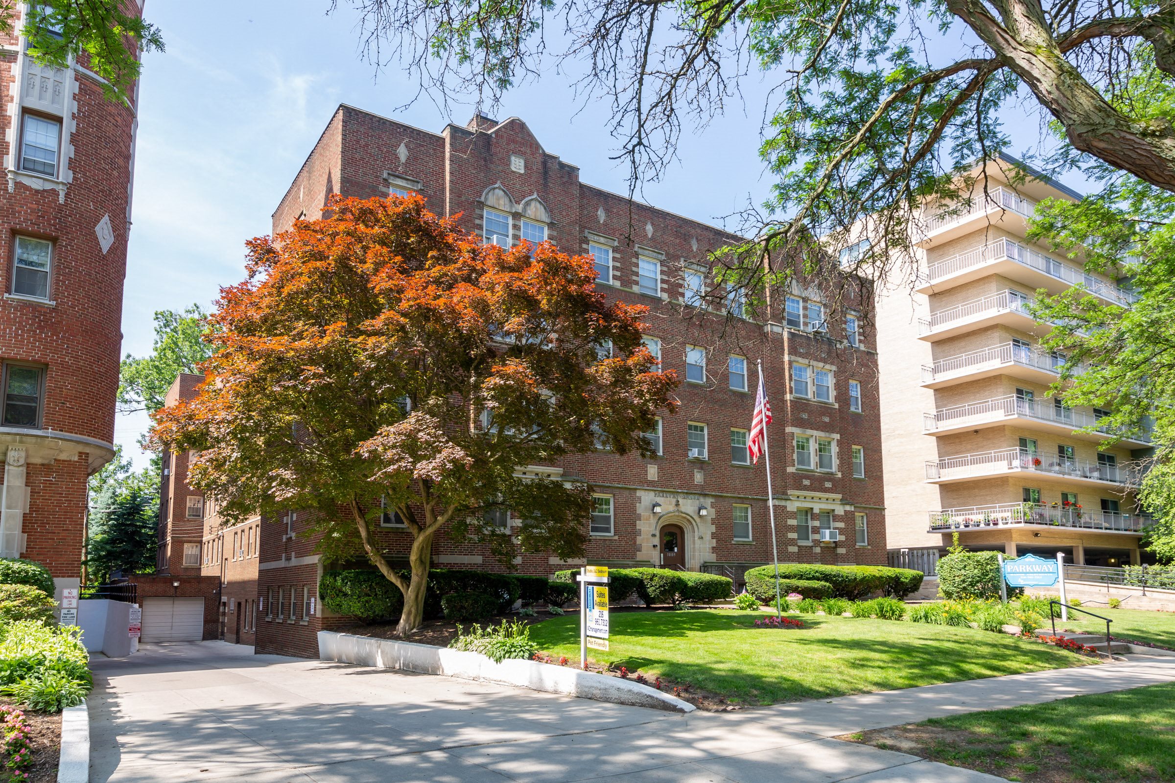 Parkway Manor  Image 1