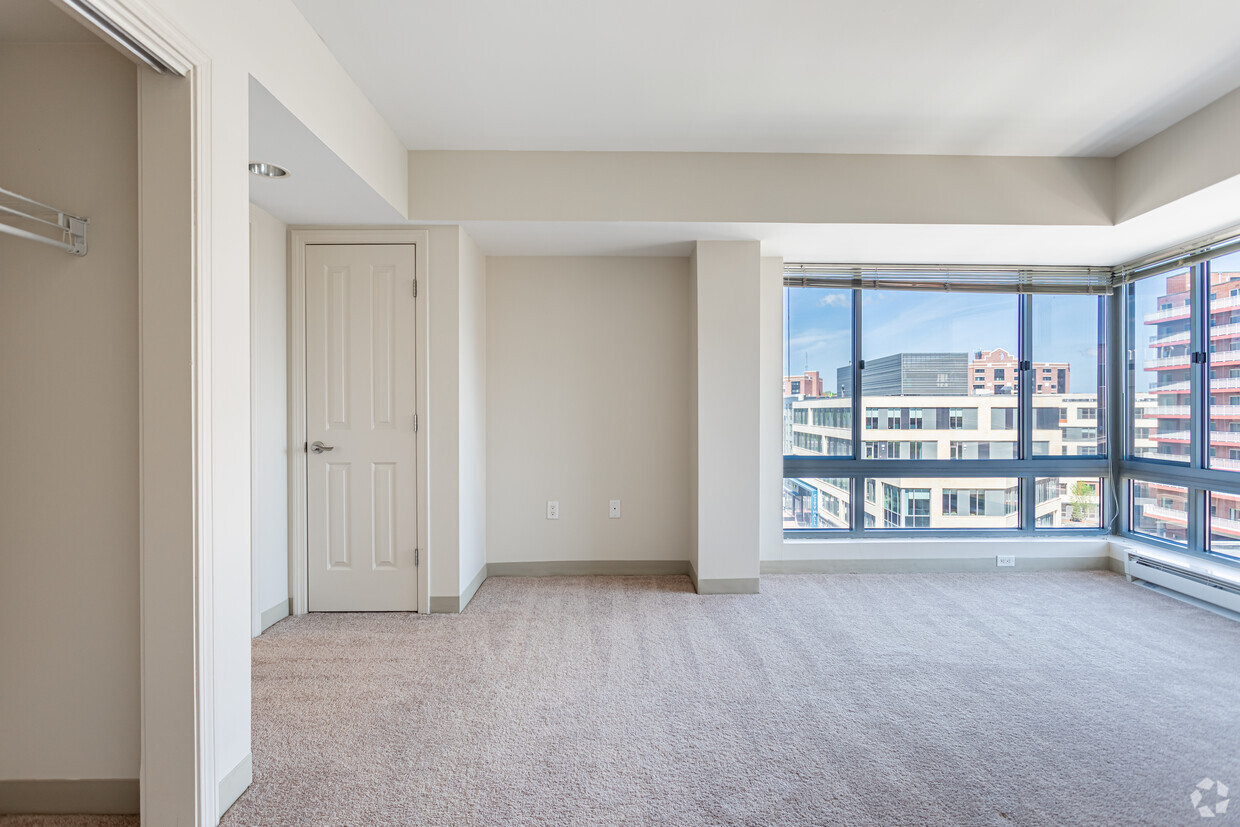 160 Pleasant Street Apartments Image 4