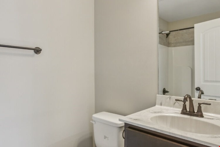 Center Pointe Townhomes Image 25