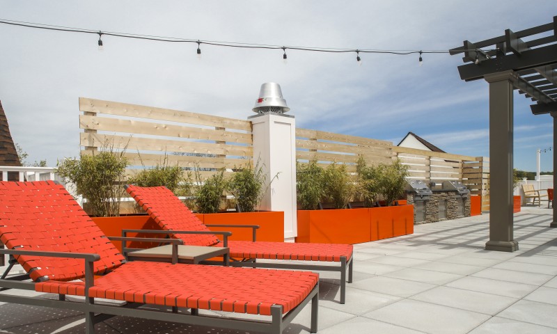 Multiple lounge and seating areas