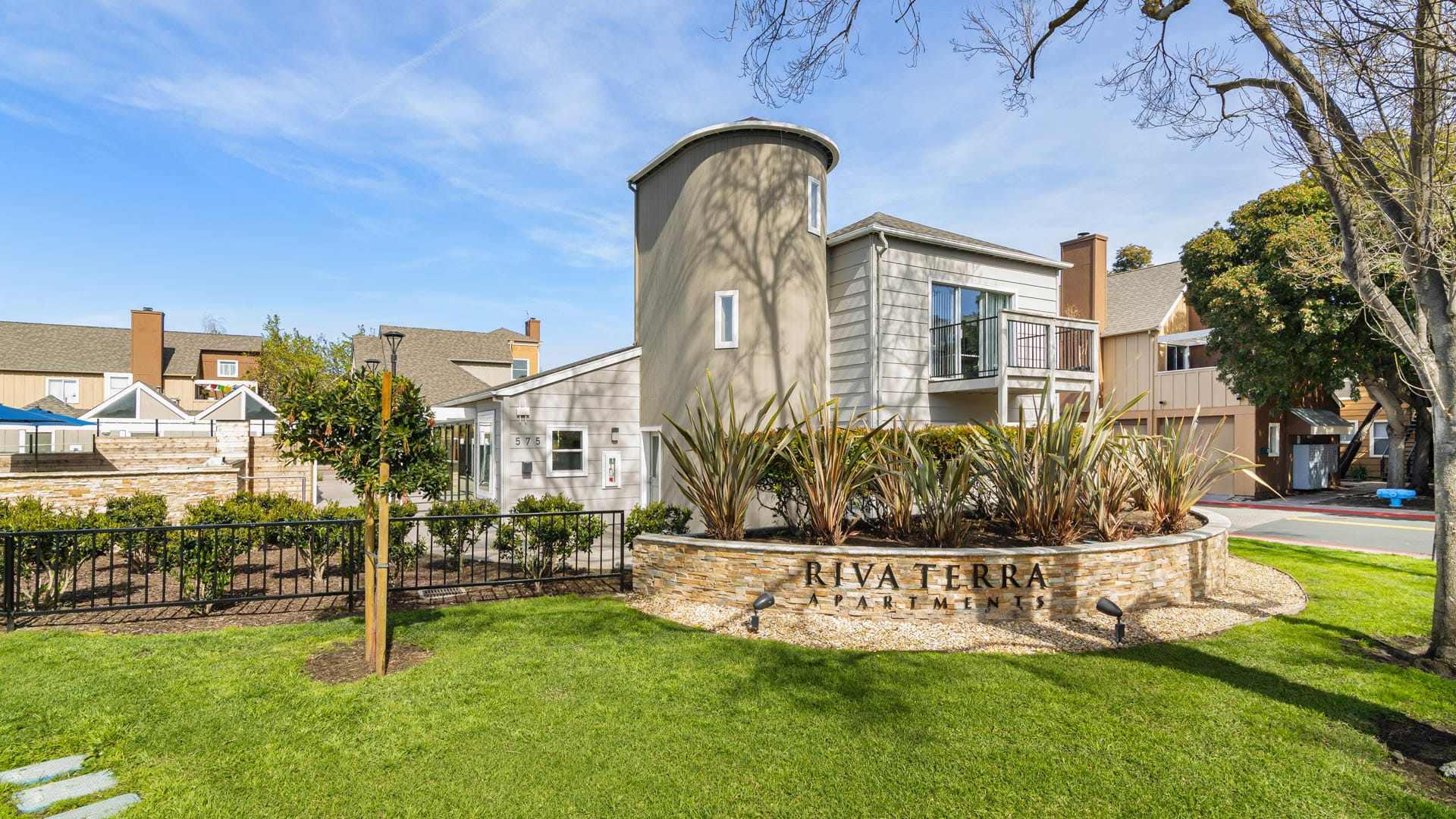 Riva Terra Apartments at Redwood Shores Image 1