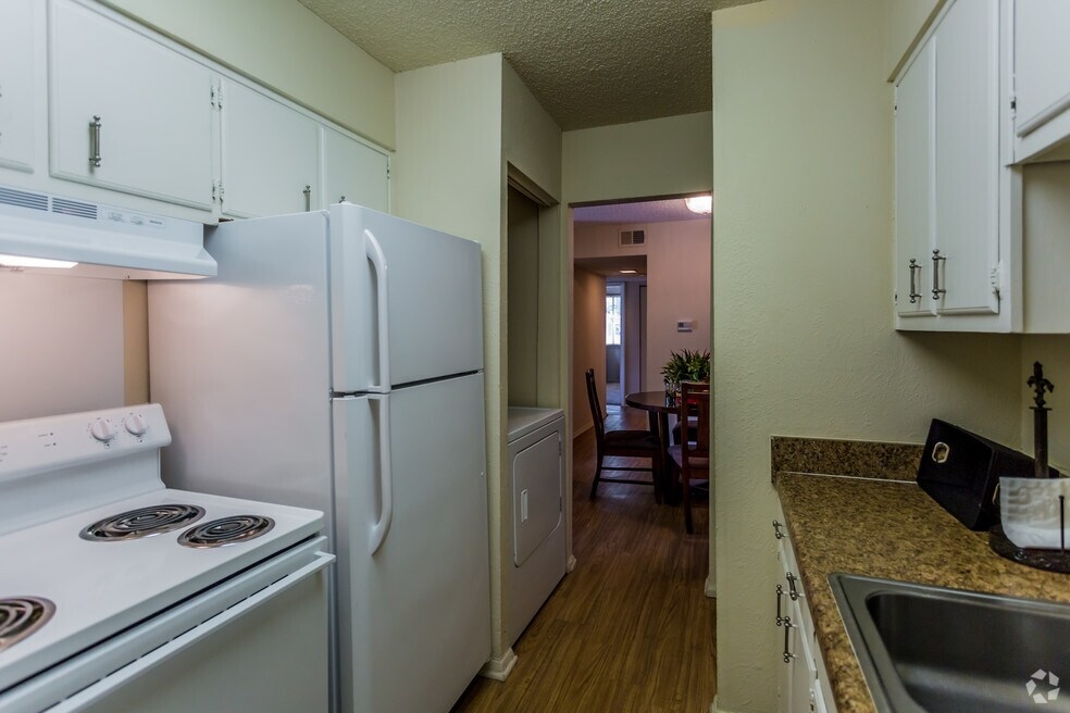 Pinebrook Pointe Image 8