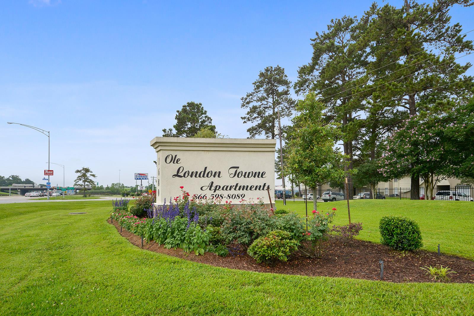 Ole London Towne Apartments Image 3