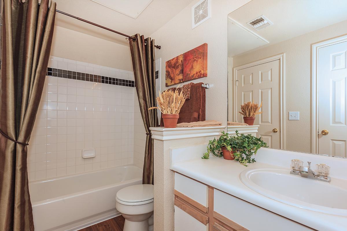 Crescent Apartments Image 18