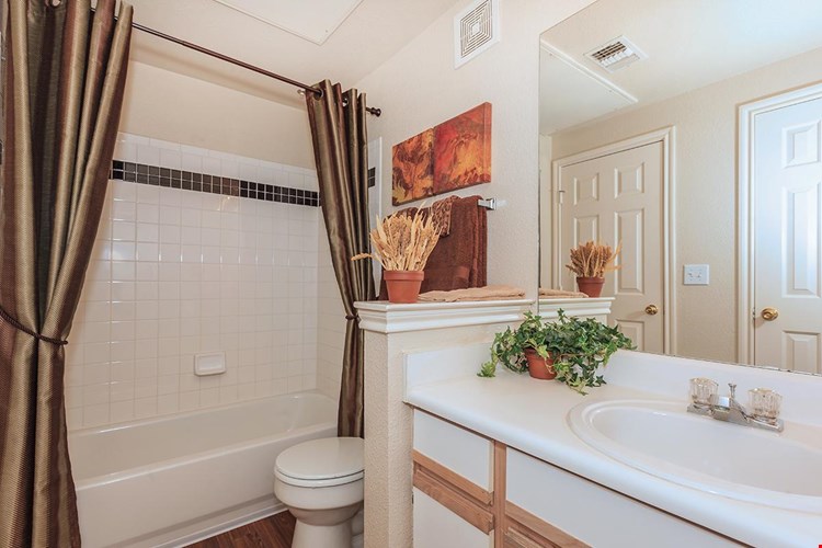 Crescent Apartments Image 62