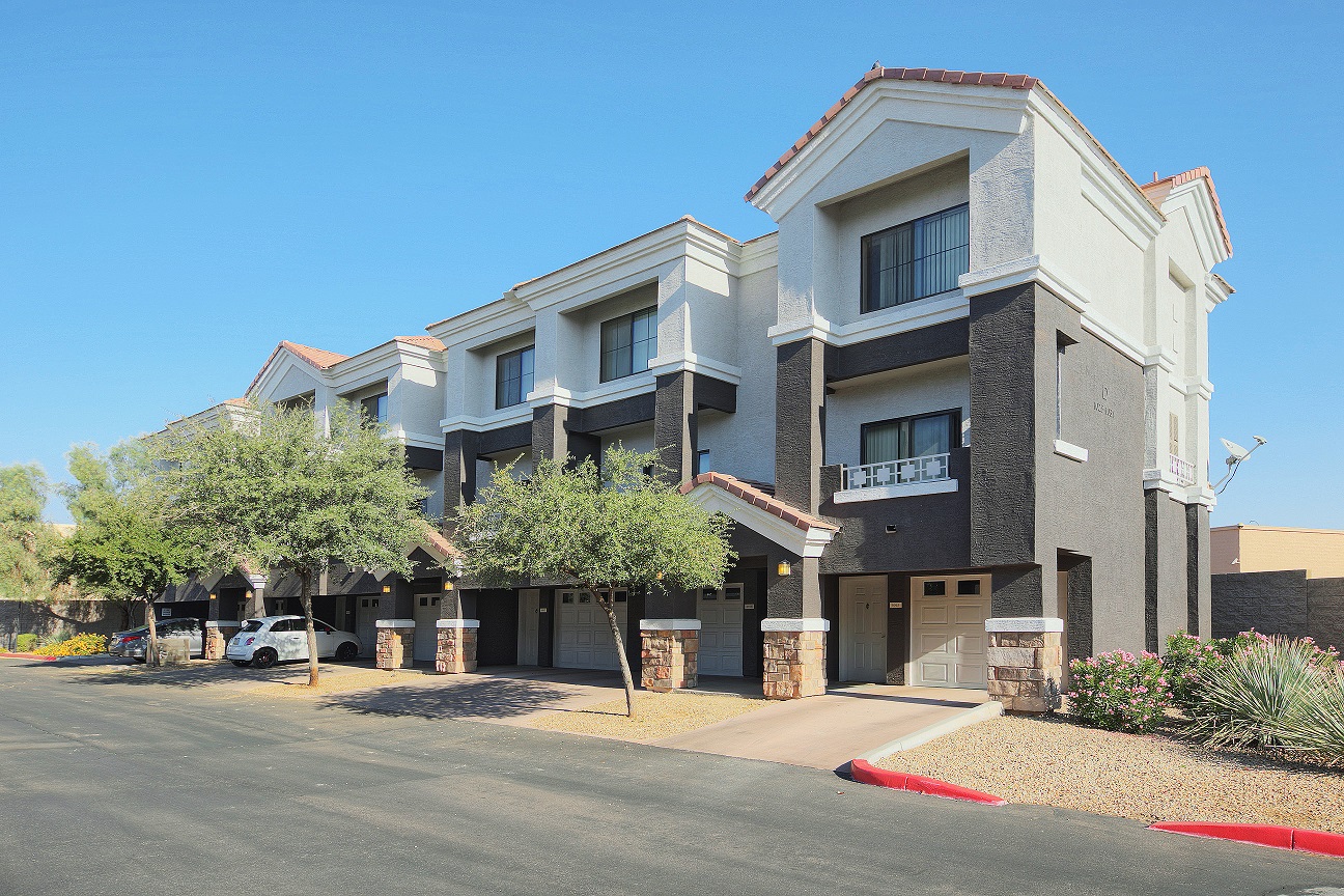 Peoria, AZ Enclave at Arrowhead exterior
